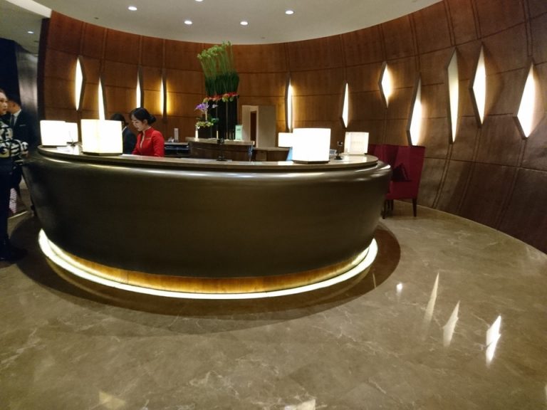 フロントカウンター