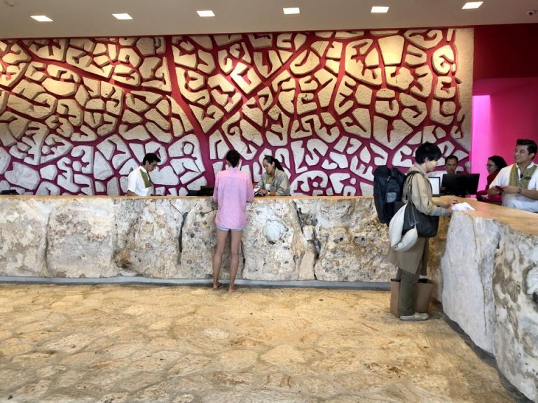 フロントカウンター