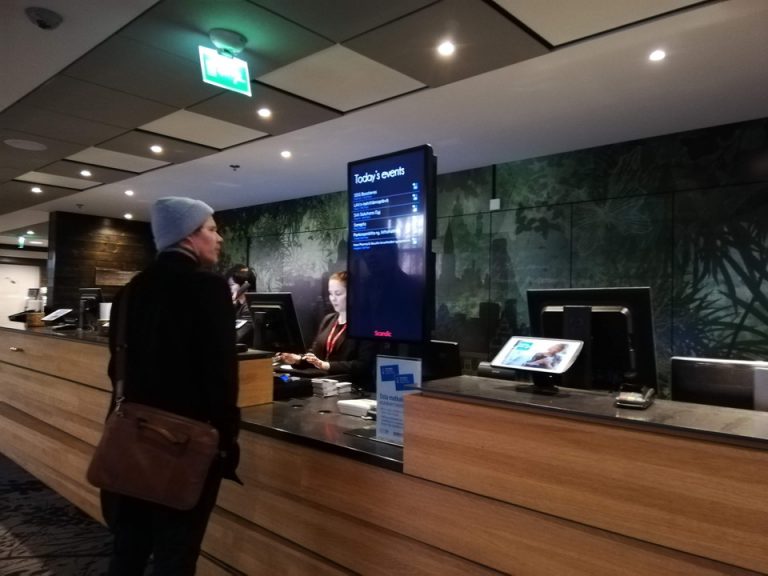 フロントカウンター