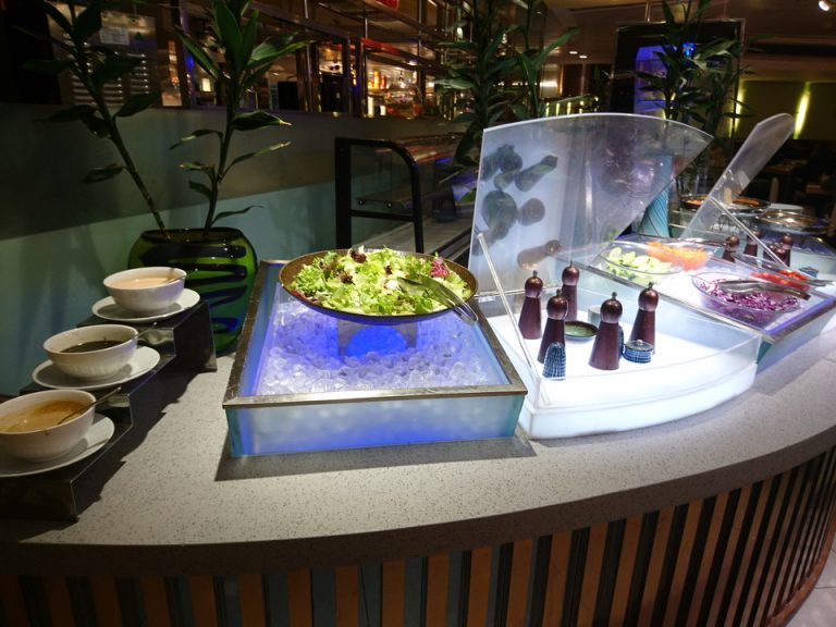 サラダコーナー