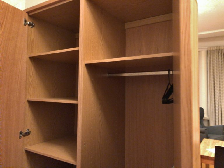 クローゼット外観(開けた状態上部)