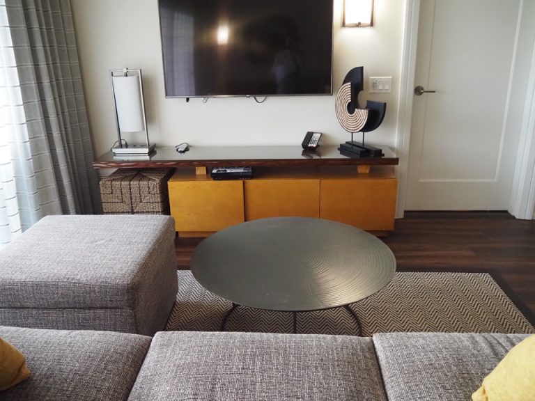 デスクーテレビ台