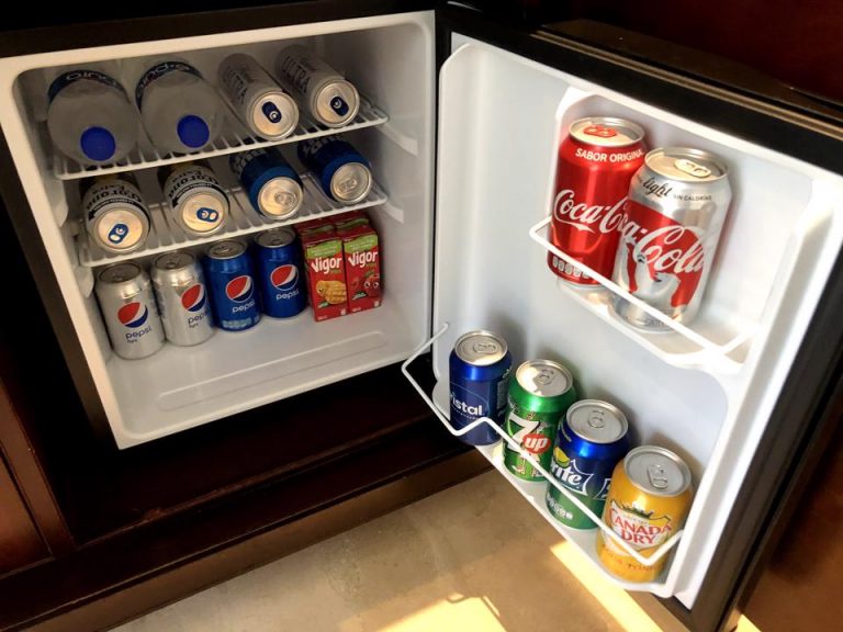 冷蔵庫の中身です。ビールやジュースもオールインクルーシブです。