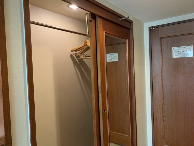 クローゼット外観(開けた状態)