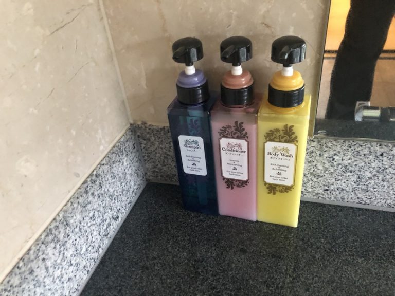 浴室シャンプーなど