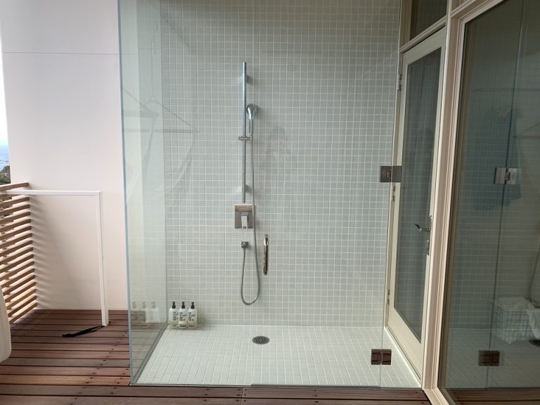 シャワーブース