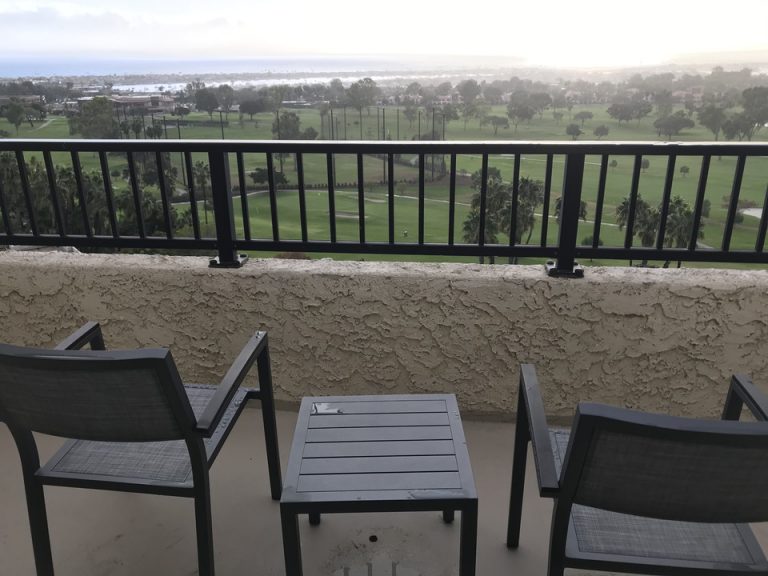 晴れていたらいい景色が広がっていただろうな。。。ベランダ