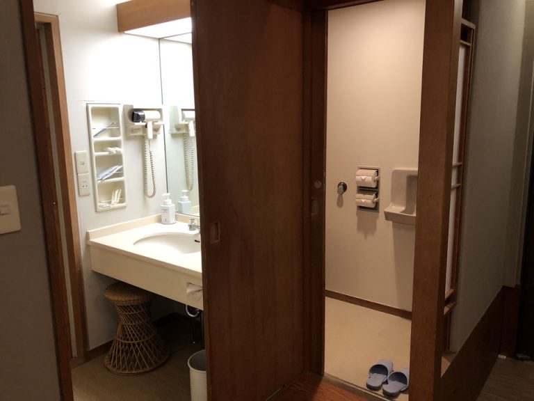 洗面所とトイレ