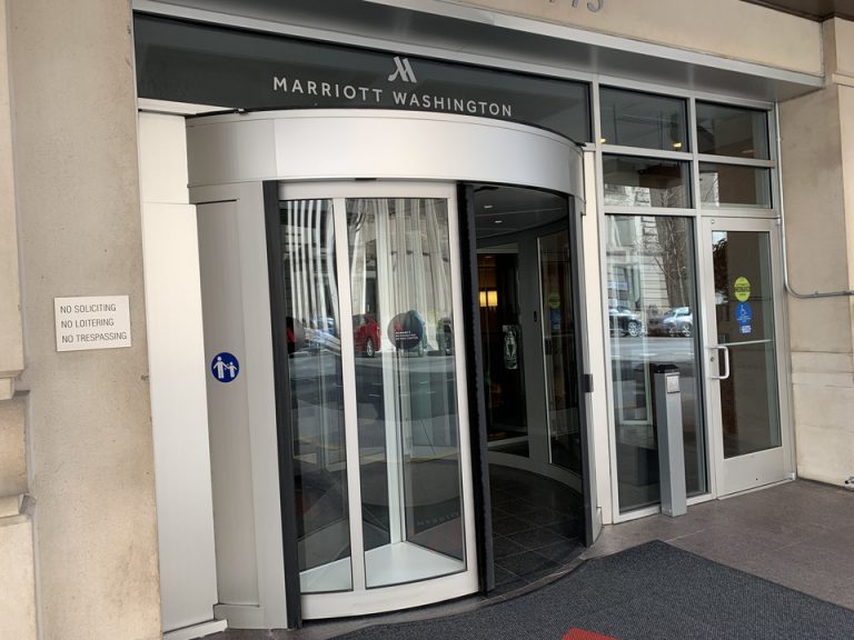 エントランス外観