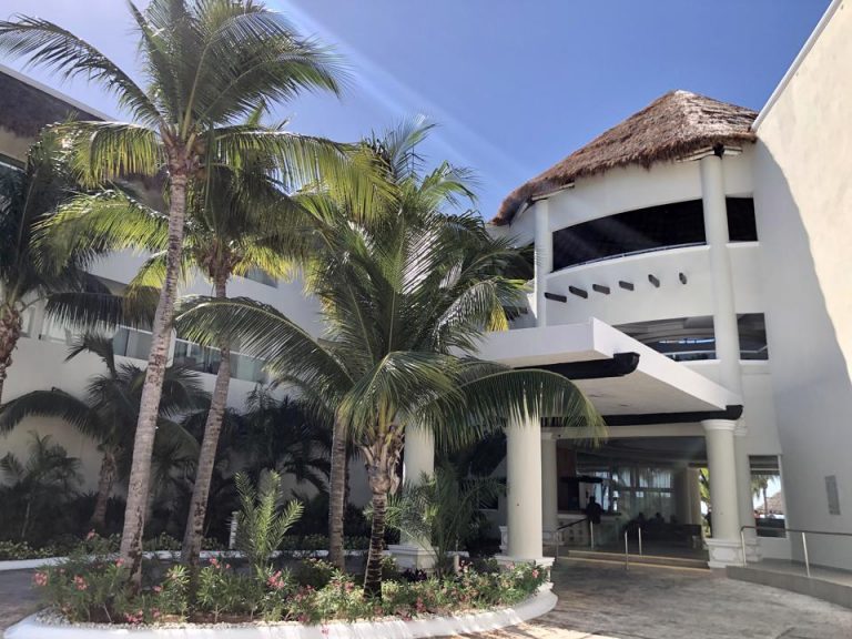 エントランス外観