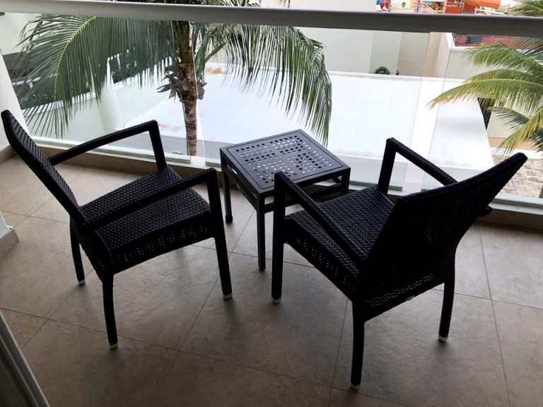 バルコニーはチェアがついています。