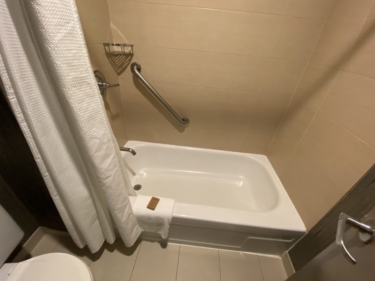 バスタブ 床用タオルと石鹸