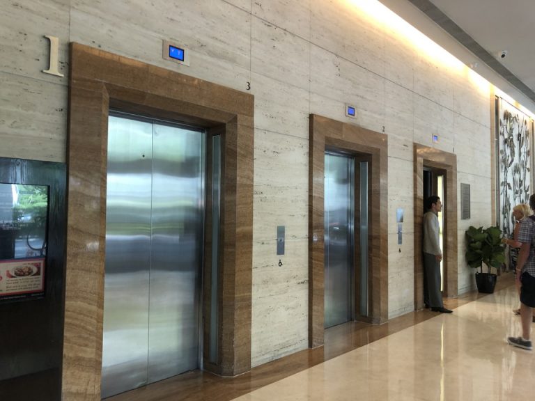 ロビーエレベーターホール