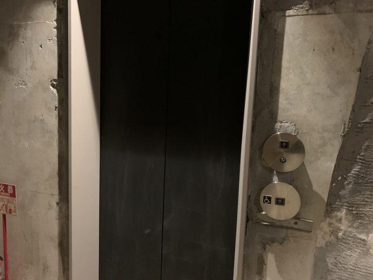 エレベーターフロント階