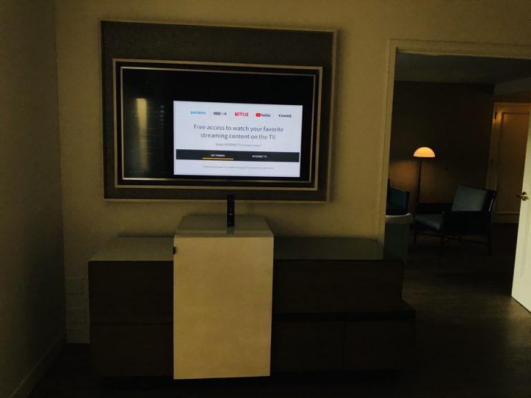 寝室側TV