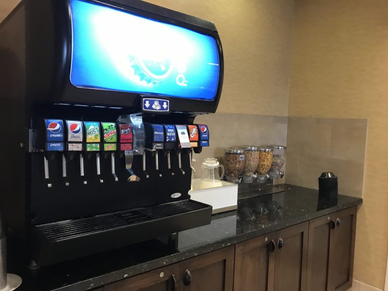 ソーダファウンテン、アメリカならでは多種!奥にシリアル。