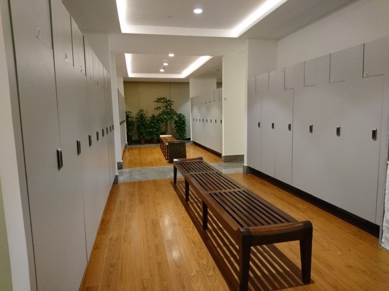 更衣室ロッカー