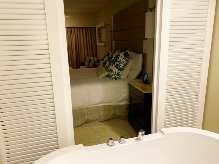 バスルームから窓側