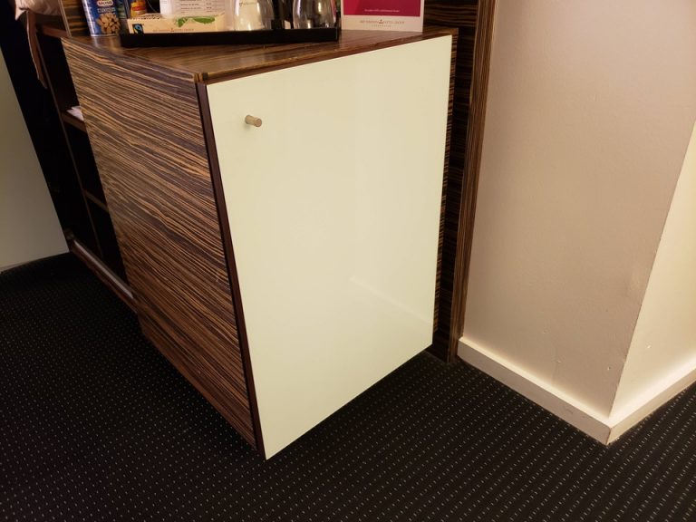 冷蔵庫(閉じた状態)