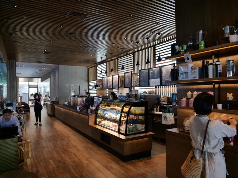 ホテル一階にあるスターバックス