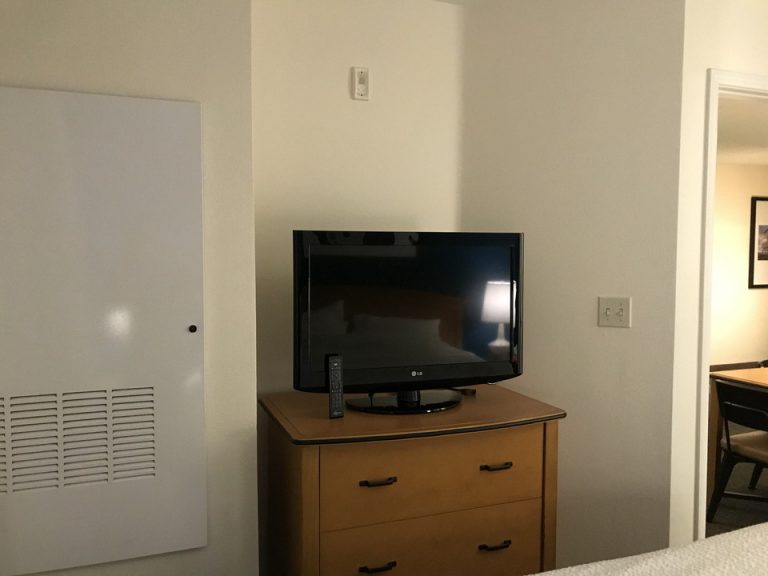 僕の寝室TV収納スペース