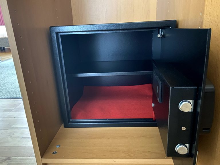 セーフティボックス(開けた状態)2