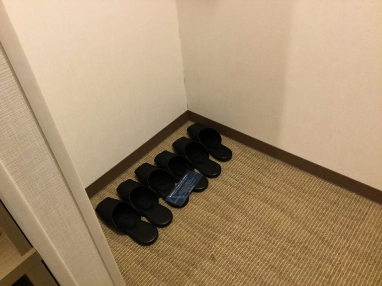 客室スリッパ