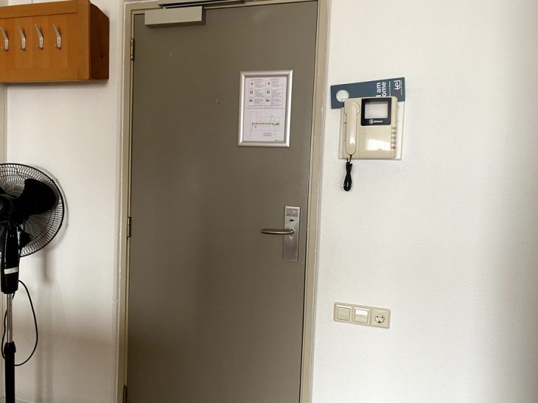 客室入口内観ドア2