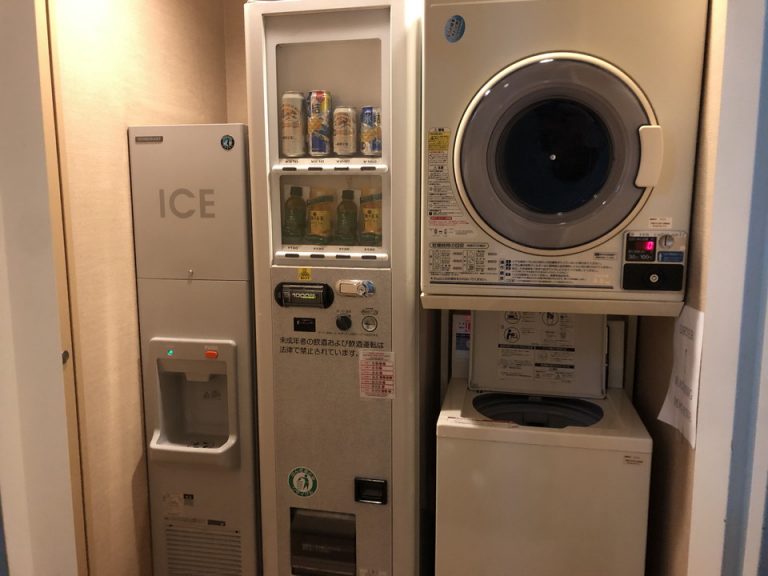 製氷機、自販機、コインランドリー