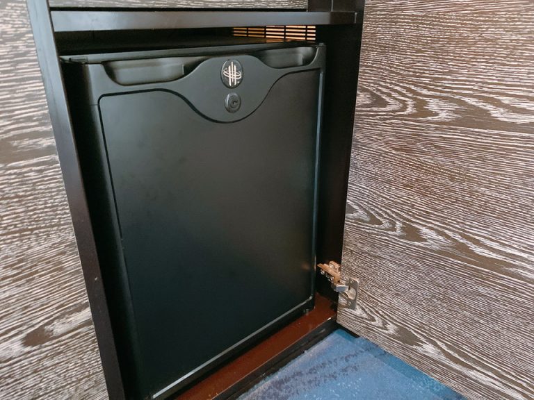 室内冷蔵庫扉クローズ