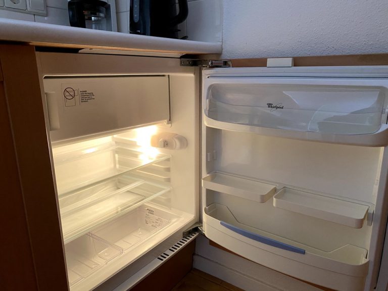 冷蔵庫(開けた状態)1
