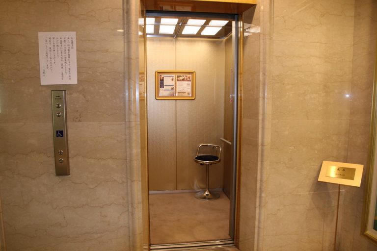 エレベーター