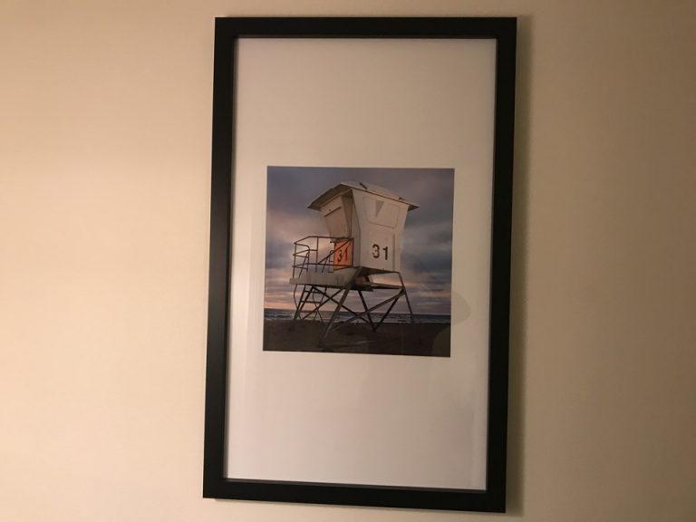 お部屋の中にはこのように海をイメージした絵が掲げられていました