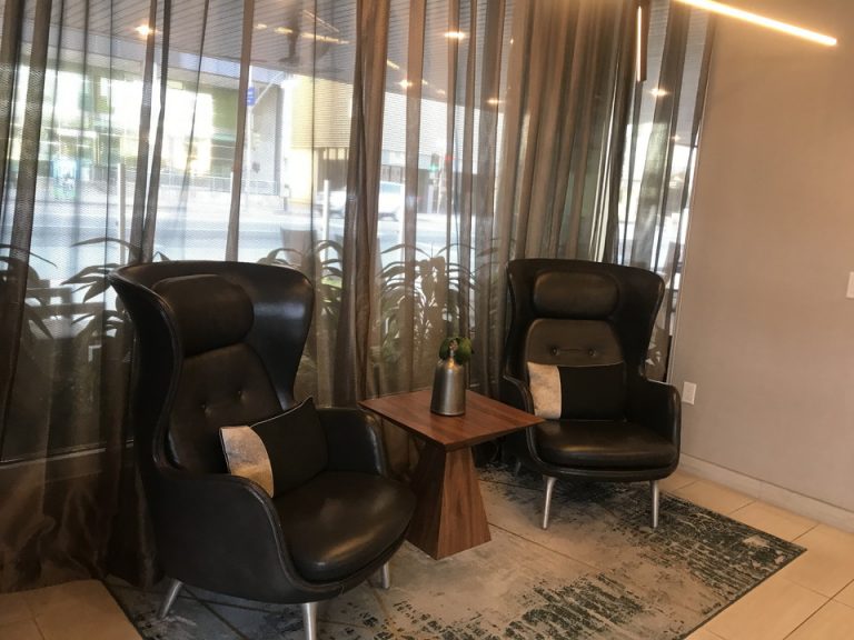 エントランス入ってすぐにはチェアがありました