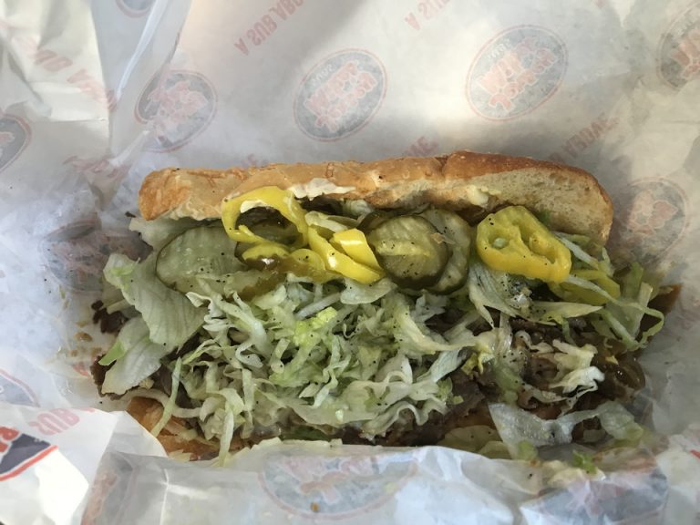 サンドイッチを頼んだらボリュームたっぷりでした