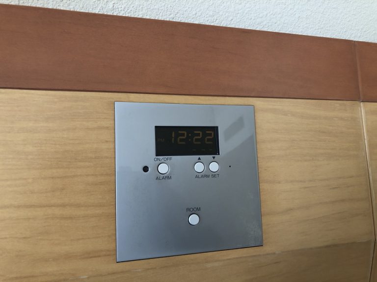 ベッドサイドパネル