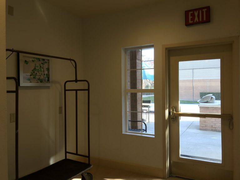 各、客室ユニットはこのように扉で閉められキーアクセスするようになっていました