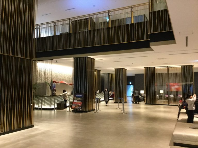 玄関ロビーロビー全体1遠景