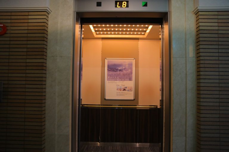 エレベーター内