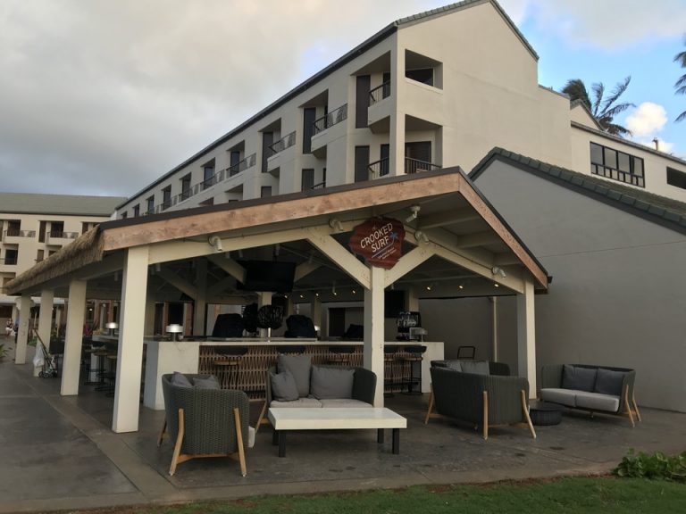 プールサイドバー CROOKED SURF