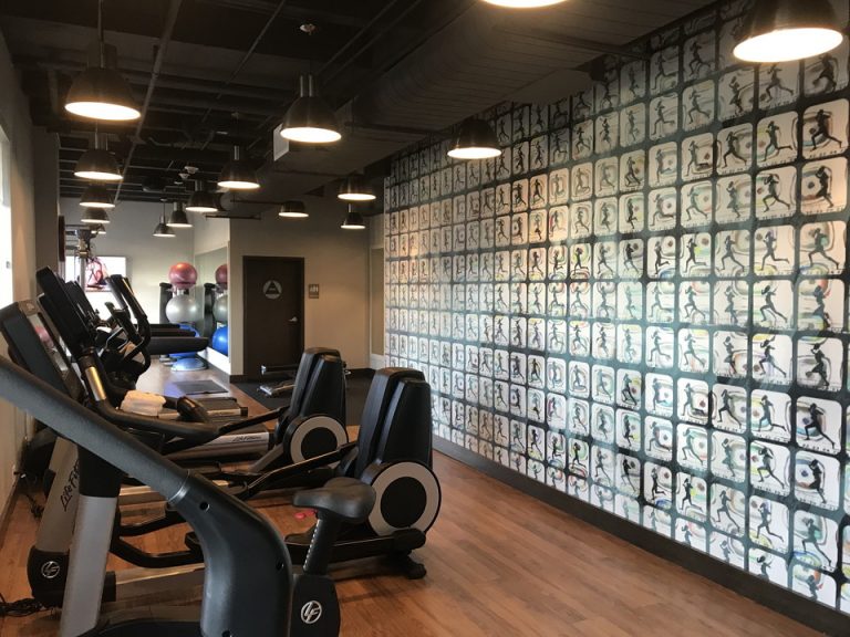 フィットネスセンターはにかいにありました