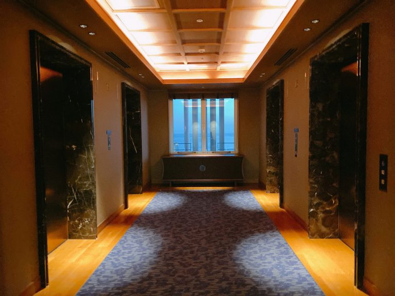 客室階エレベーターホール