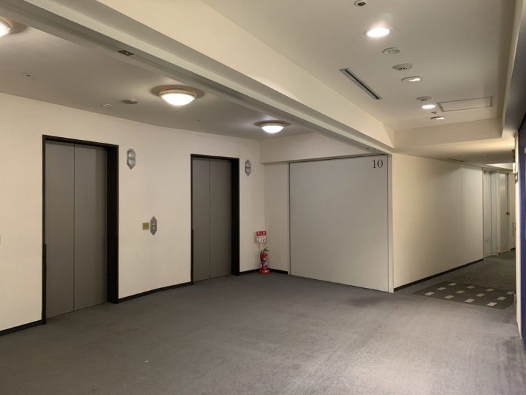 客室階エレベーターホール