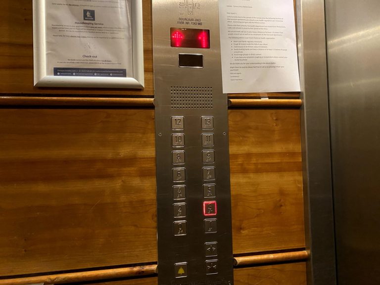 エレベータ階数ボタン2