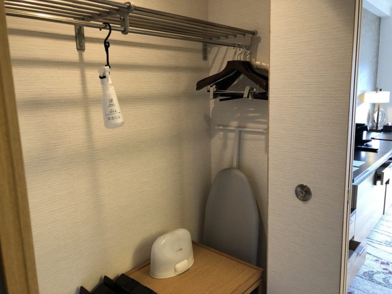 クローゼット アイロンとアイロン台