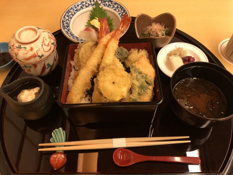 「日本料理 宝ヶ池」 海老天重 (夕食)