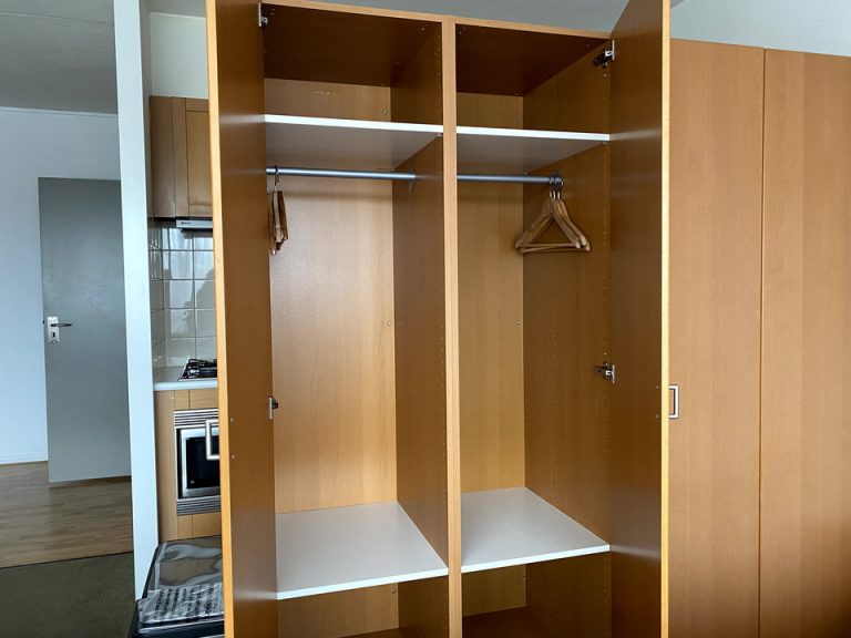 クローゼット内観(開けた状態)1