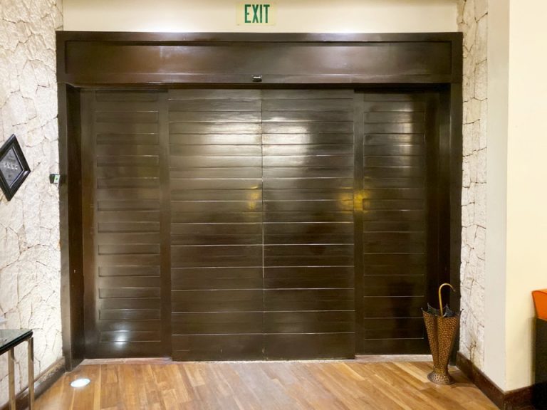 エントランス内観