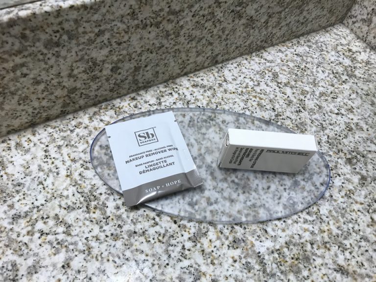 洗面カウンターにはソープなどもありました