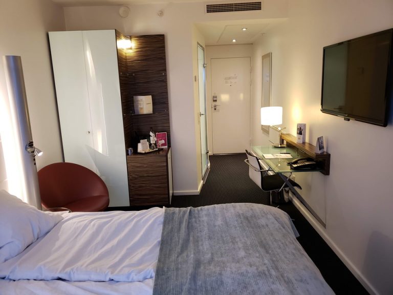 客室全体(入口方向)